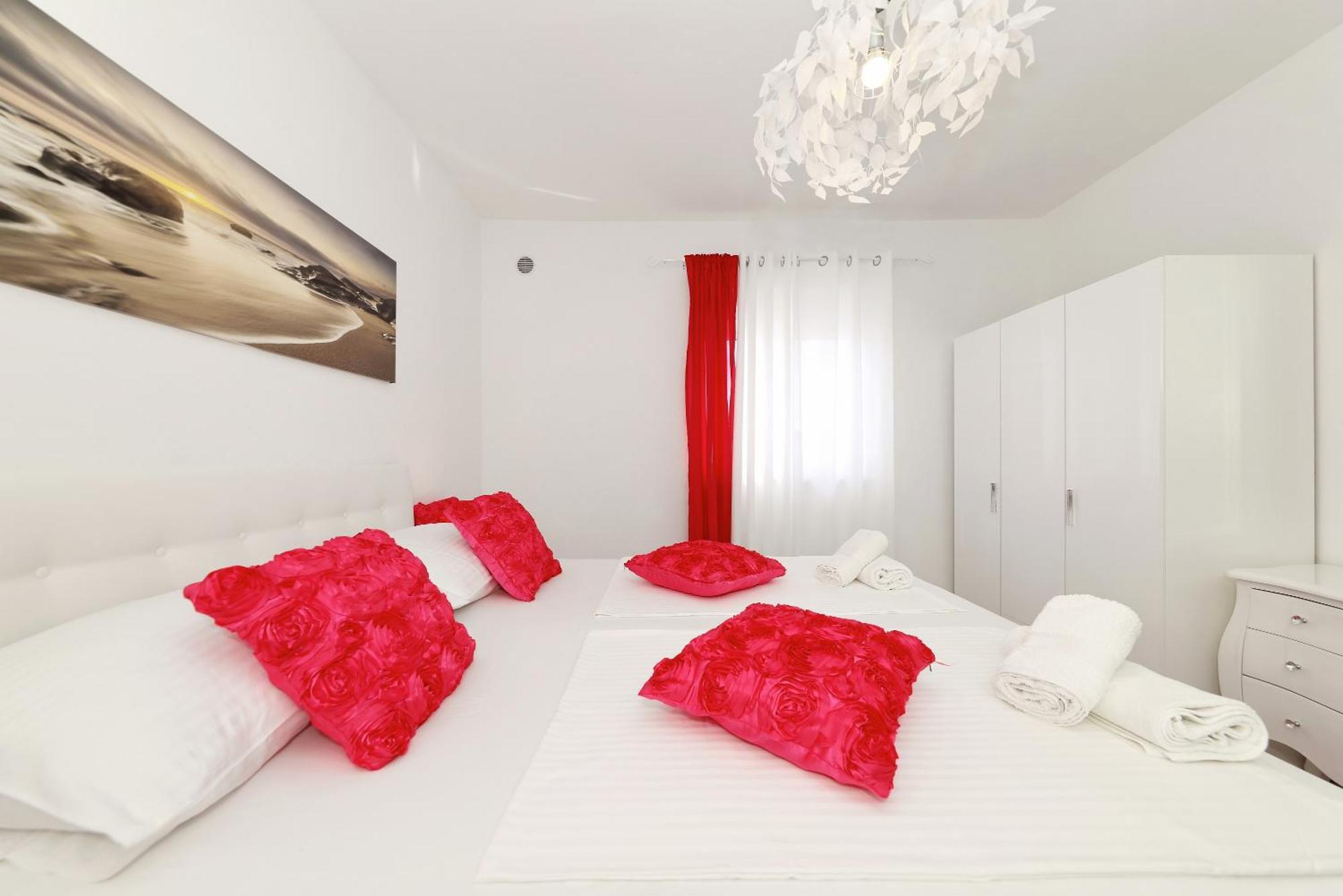 Apartments Rosini, 300M From The Beach With Shared Tavern And Bikes, Nin Exterior foto