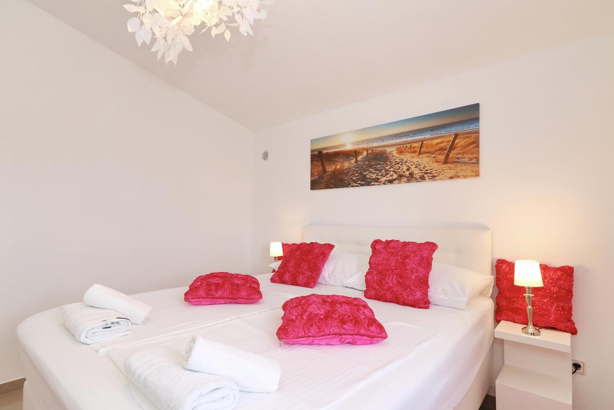 Apartments Rosini, 300M From The Beach With Shared Tavern And Bikes, Nin Exterior foto