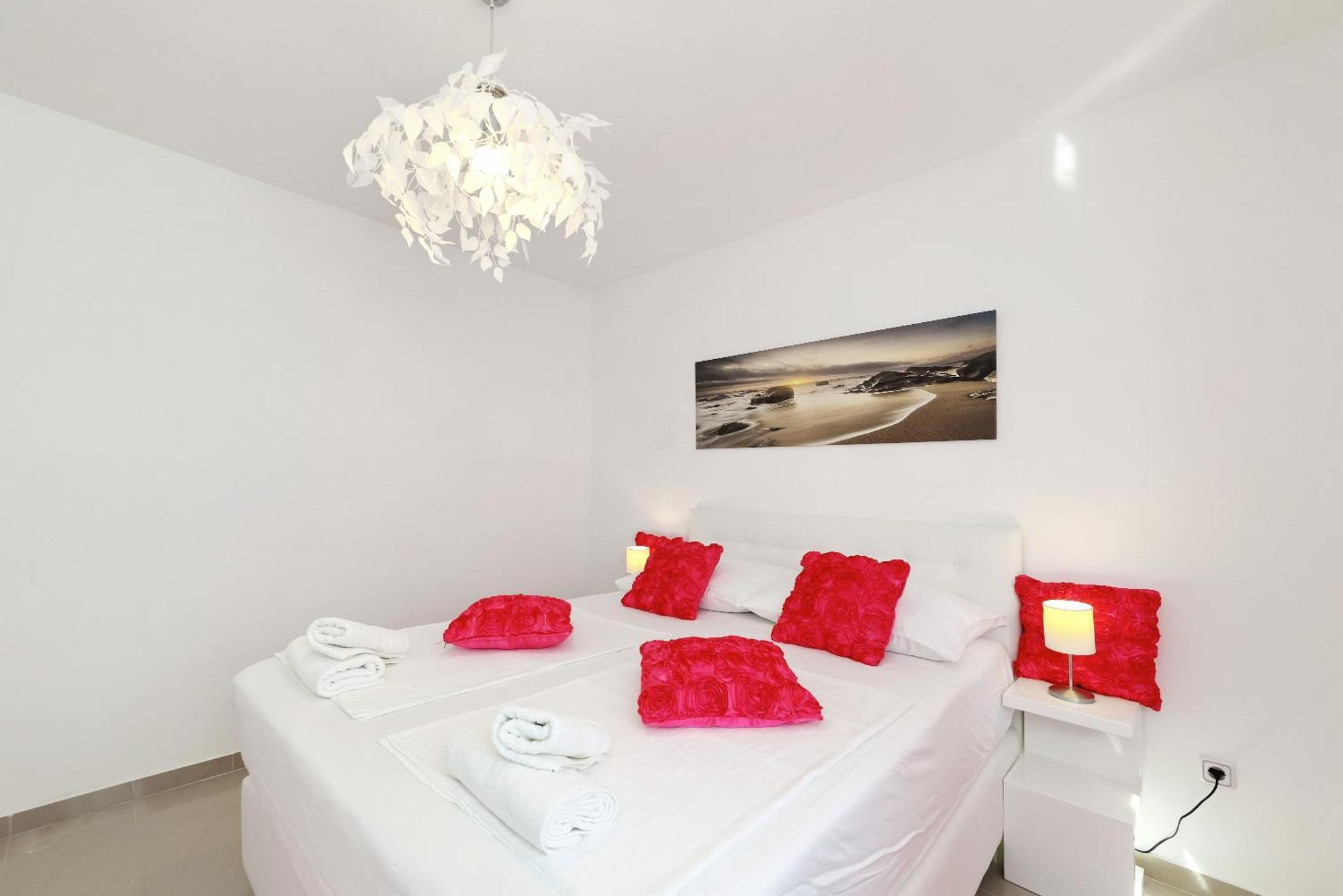 Apartments Rosini, 300M From The Beach With Shared Tavern And Bikes, Nin Exterior foto