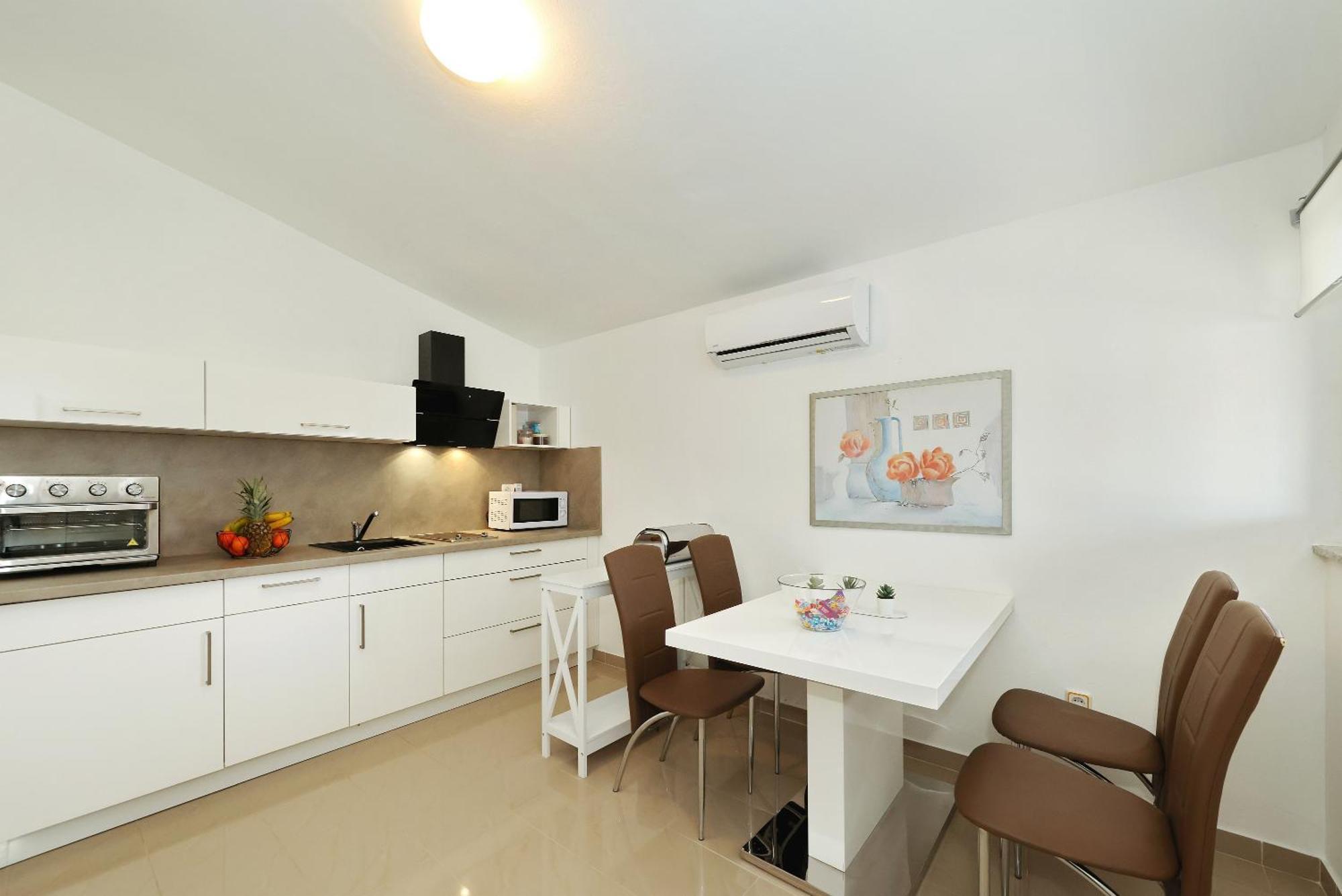 Apartments Rosini, 300M From The Beach With Shared Tavern And Bikes, Nin Exterior foto