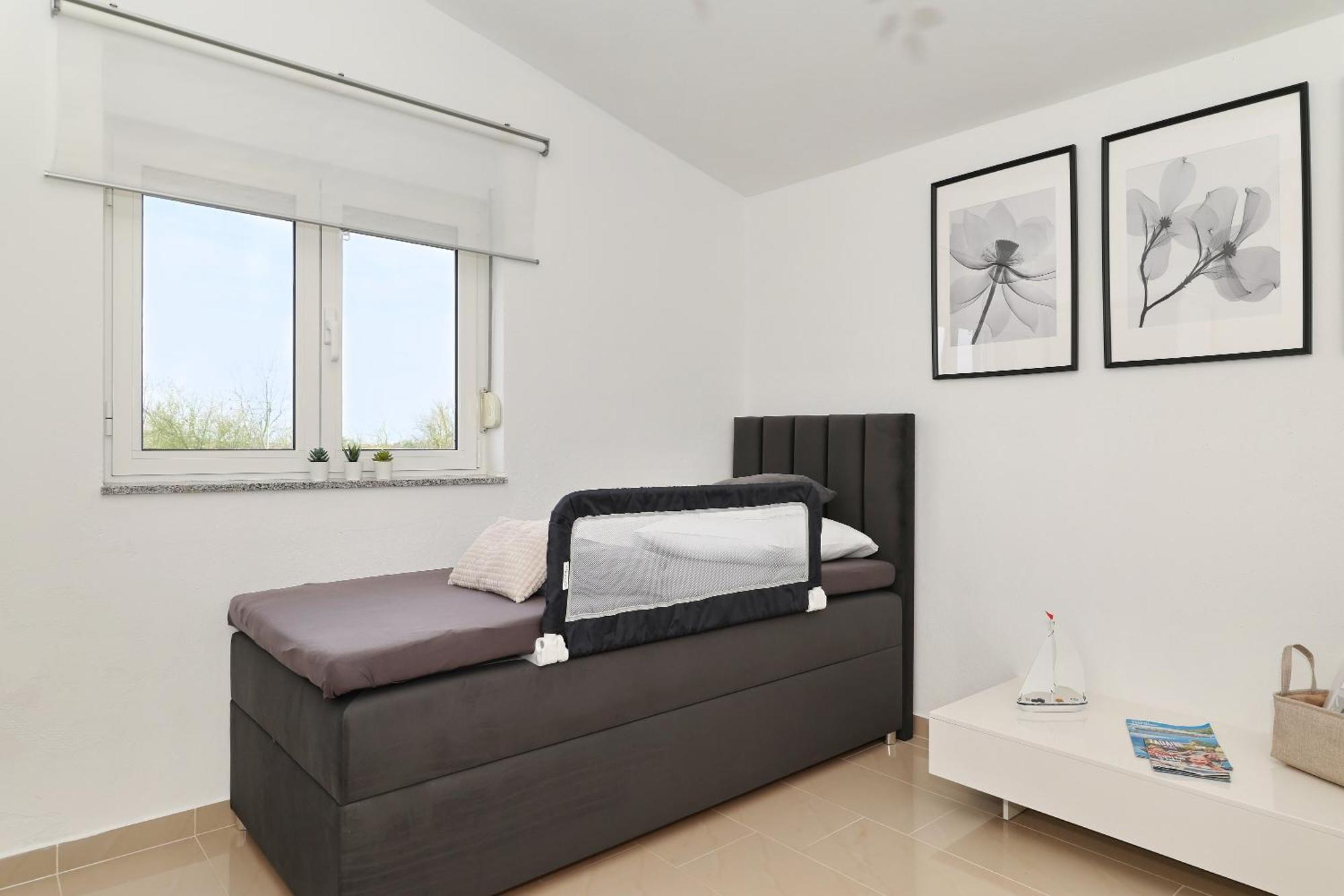 Apartments Rosini, 300M From The Beach With Shared Tavern And Bikes, Nin Exterior foto